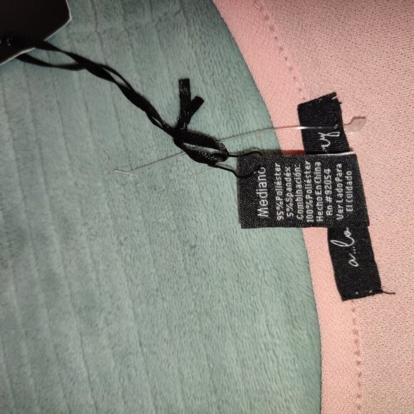 NEW - A Love Story Top Blouse Bridal Rose Pink Size M Roses on Sleeve Shirt - Picture 3 of 13